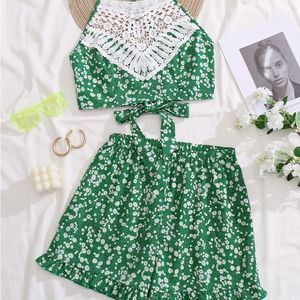2 piece Ditsy Floral Lace Insert Halter Top & Shorts Set- size M